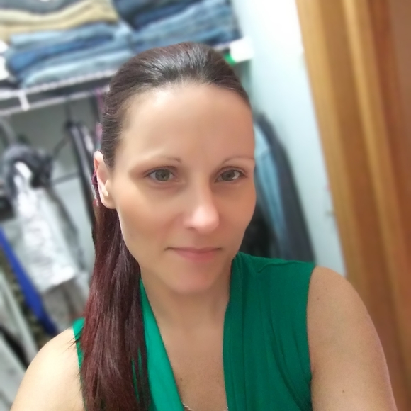 Meet your Posher, Jennifer - Picture 3 of 3